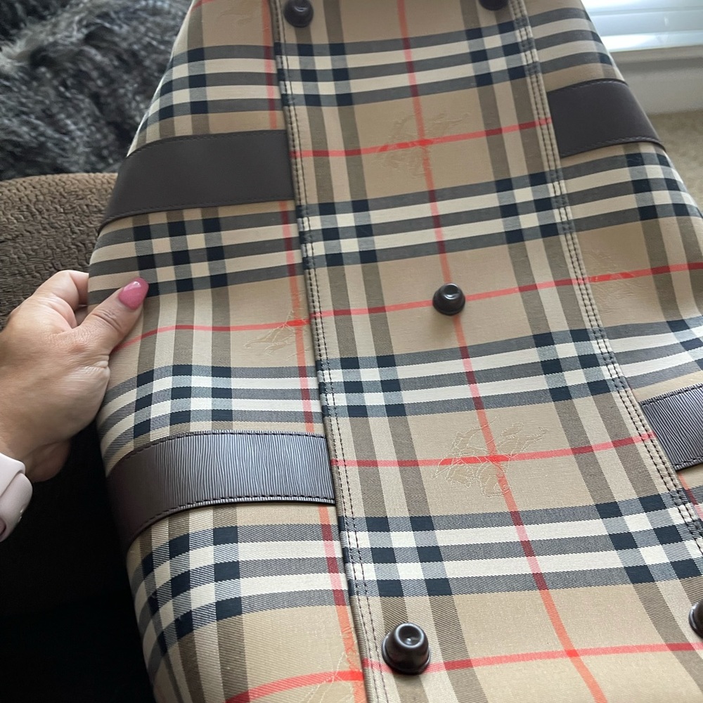Burberry’s Boston travel bag - Picture 9 of 10